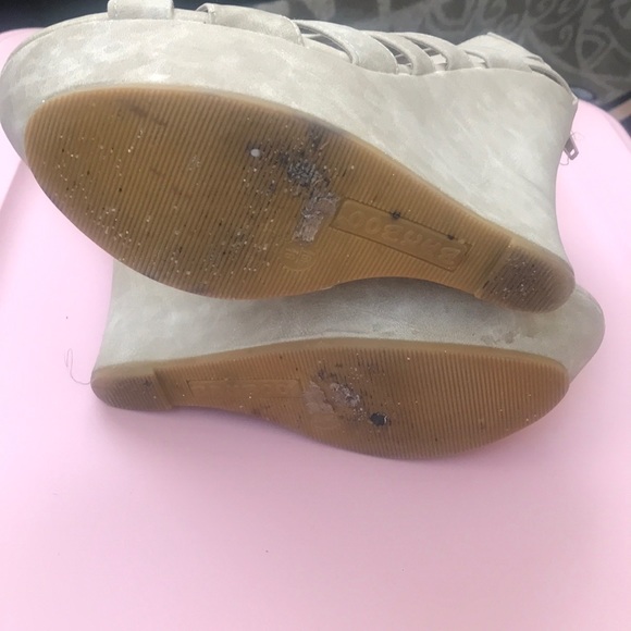 Beige going out platform heels - Picture 4 of 4